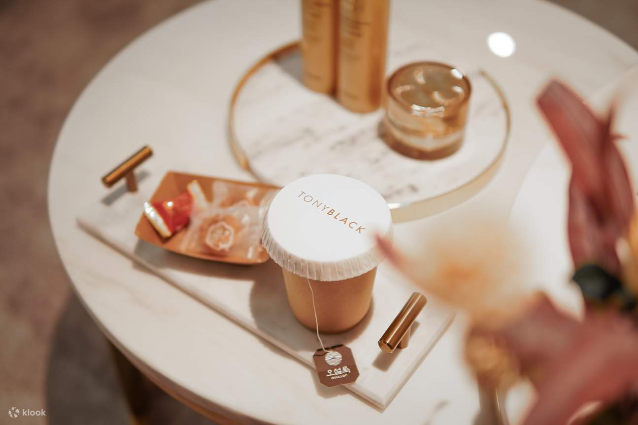 Rinfreschi coreani e bustine di tè, tra cui tè profumato, tè alla frutta e tè oolong, saranno offerti prima e dopo il trattamento. Goditi il tuo ME TIME con il corpo e la mente più rilassati.